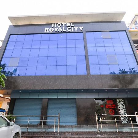 Oyo 6908 Hotel Royal City Azamgarh Bagian luar foto