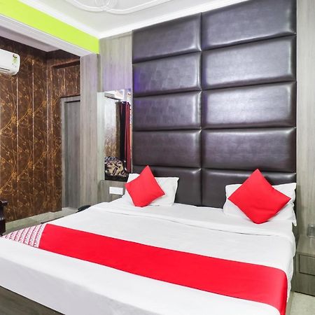 Oyo 6908 Hotel Royal City Azamgarh Ruang foto