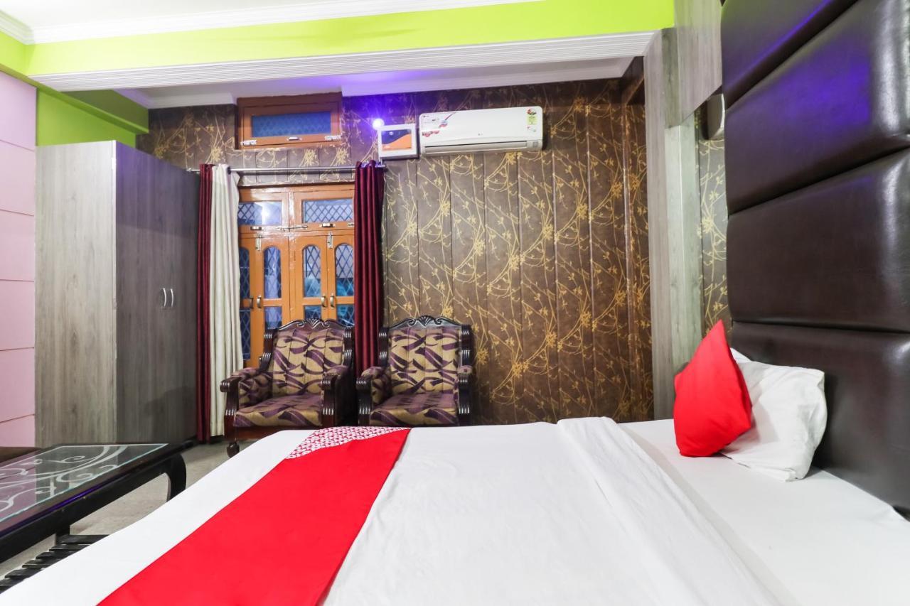 Oyo 6908 Hotel Royal City Azamgarh Ruang foto