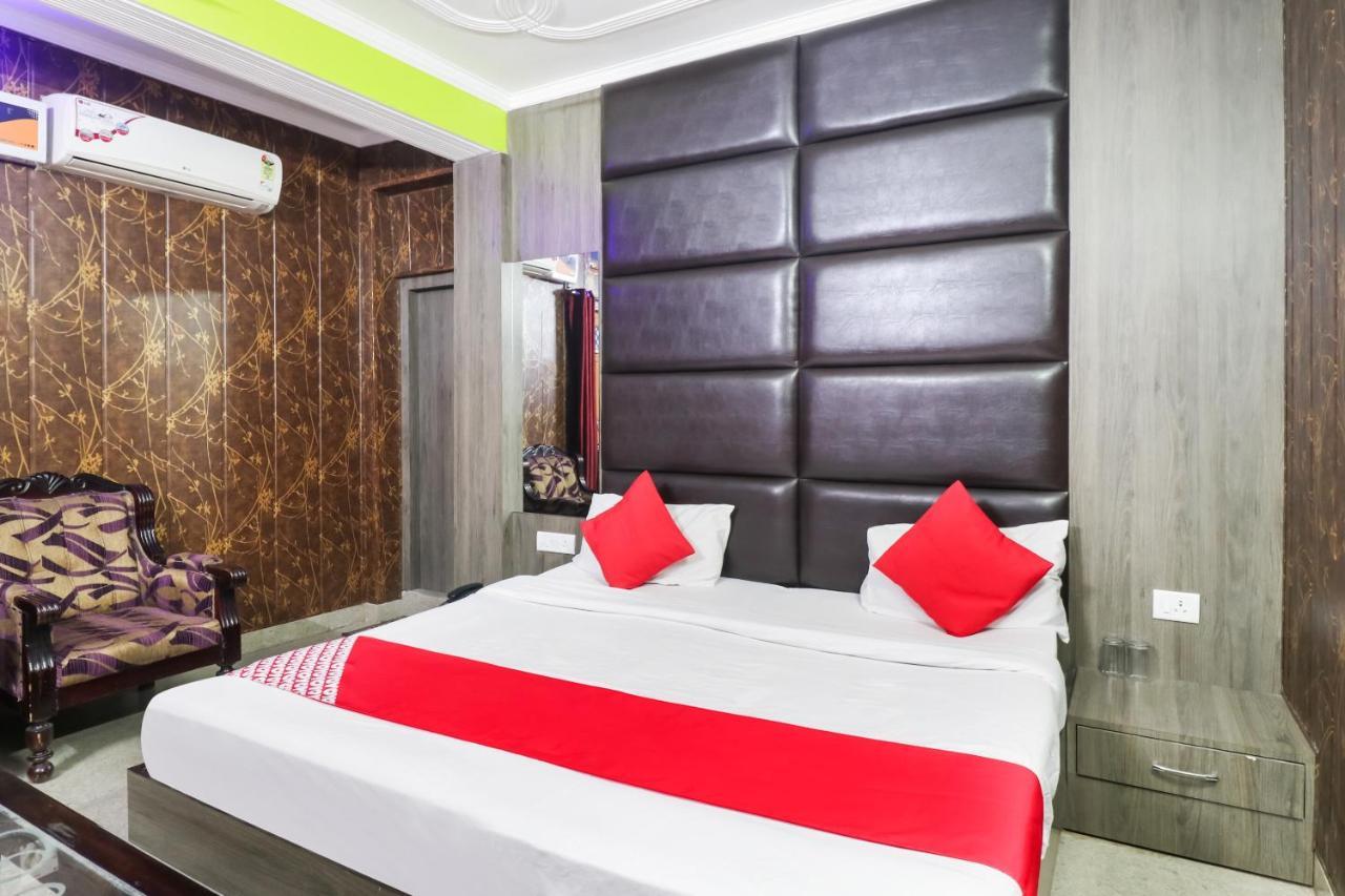Oyo 6908 Hotel Royal City Azamgarh Ruang foto